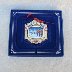The White House 2010 holiday ornament